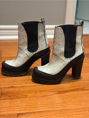 HUNTER Platform Chelsea Ankle Boot Cracked White/Black Women’s UK 5